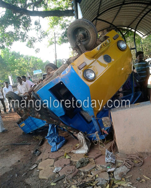 Goods tempo car collision claims life of one person